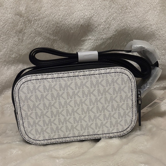 NWT Michael Kors White and Black Signature MK Camera Bag - Picture 5 of 12